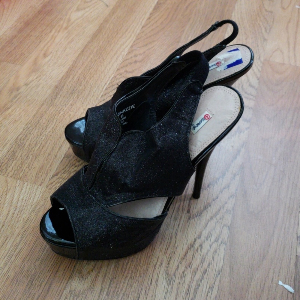 Black pumps